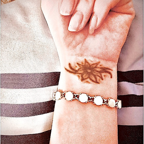 Coro vintage mother of pearl bracelet with a fold over clasp - Picture 8 of 16